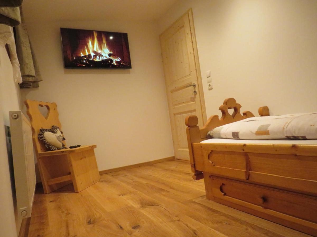 Haus Hubertus - Gaestehaus Sahler Partenen Bagian luar foto