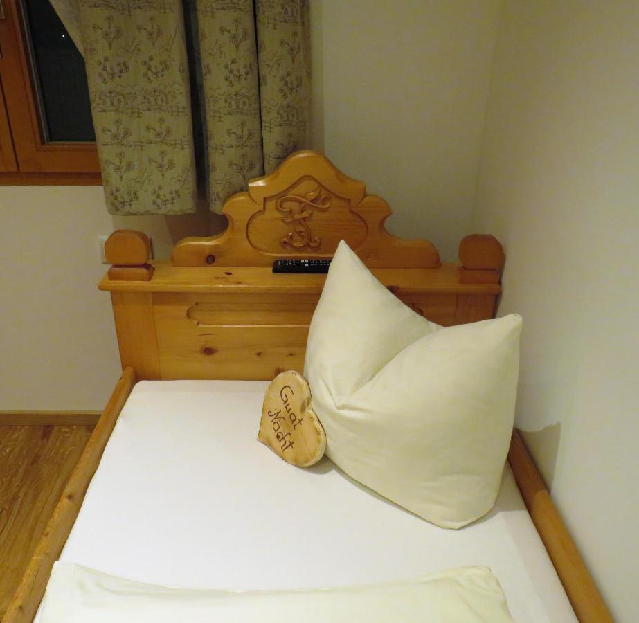 Haus Hubertus - Gaestehaus Sahler Partenen Bagian luar foto