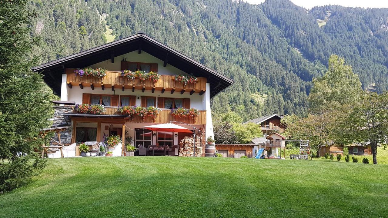 Haus Hubertus - Gaestehaus Sahler Partenen Bagian luar foto