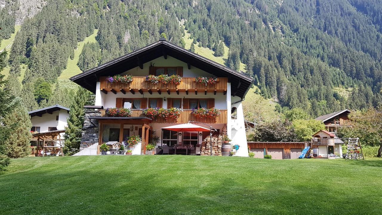Haus Hubertus - Gaestehaus Sahler Partenen Bagian luar foto