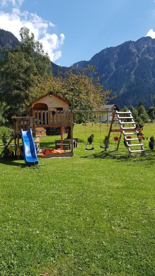 Haus Hubertus - Gaestehaus Sahler Partenen Bagian luar foto
